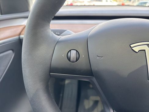 Used 2024 Tesla Model Y Long Range RWD image 61