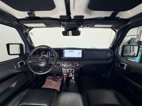 Used 2024 Jeep Wrangler Unlimited Rubicon AWD/4WD image 9