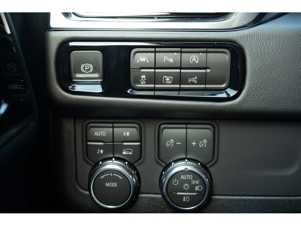 New 2026 GMC Yukon XL Denali w/ Sun & Power Step Package AWD/4WD image 30