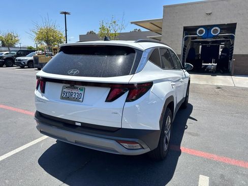 Certified 2025 Hyundai Tucson SEL AWD/4WD image 3