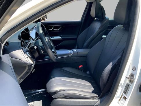 Used 2025 Mercedes-Benz E 450 4MATIC Sedan image 9