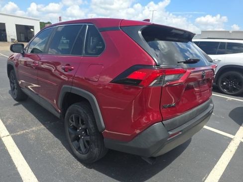 Used 2022 Toyota RAV4 LE FWD image 6