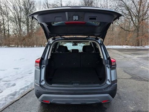 Used 2023 Nissan Rogue SV image 6