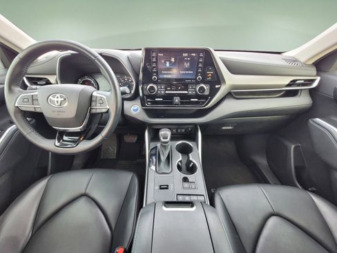 Used 2021 Toyota Highlander XLE FWD image 15