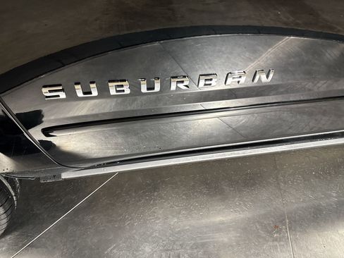 Used 2019 Chevrolet Suburban Premier w/ Premier Plus Edition image 15