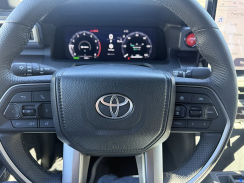 Used 2025 Toyota Tacoma TRD Off-Road image 13