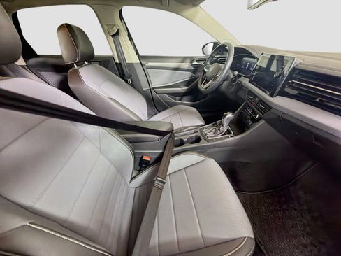 Used 2025 Volkswagen Jetta SE FWD image 29