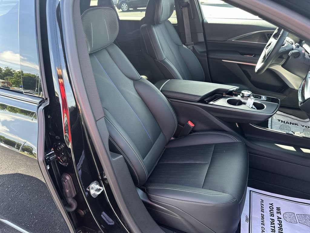 New 2026 Cadillac Lyriq V AWD/4WD image 32