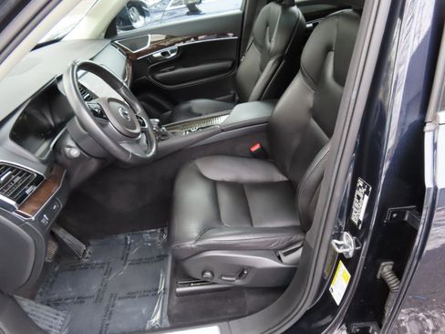 Used 2017 Volvo XC90 T6 Momentum w/ Vision Package image 11