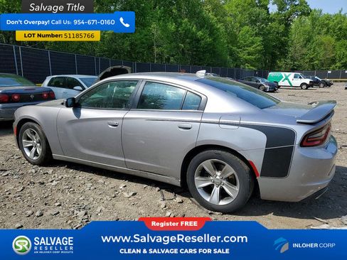 Used 2016 Dodge Charger SXT RWD image 3