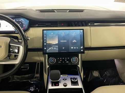 Certified 2023 Land Rover Range Rover SE image 12