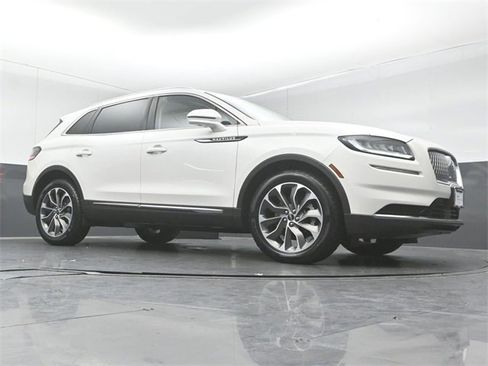 Certified 2023 Lincoln Nautilus Reserve w/ Luxury Package image 37