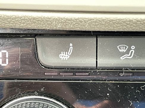 Used 2023 Volkswagen Jetta SE w/ Panoramic Sunroof Package FWD image 23