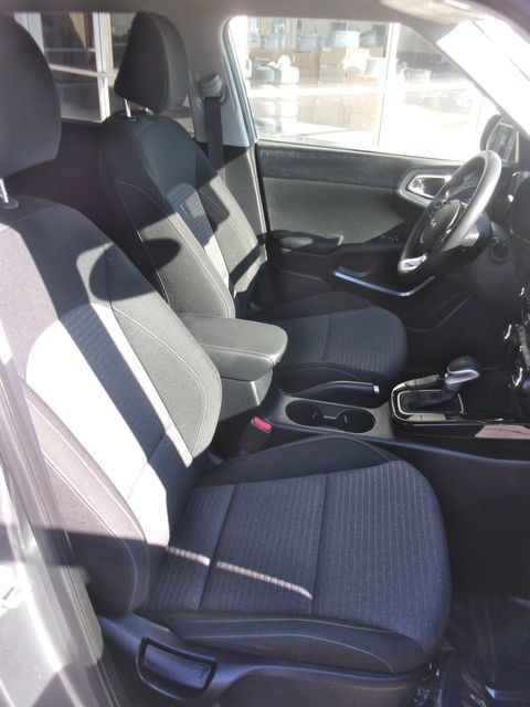 Used 2022 Kia Soul S FWD image 30