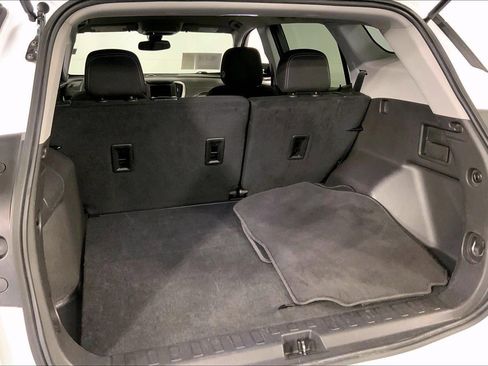 Used 2024 GMC Terrain SLE FWD image 4