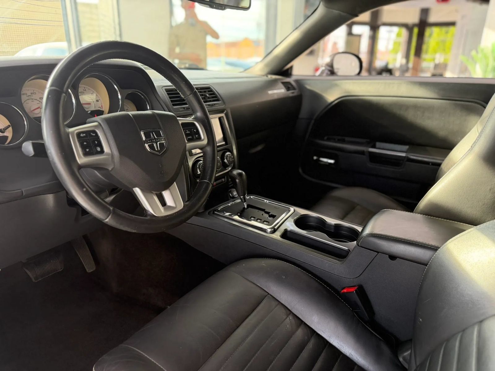 Used 2011 Dodge Challenger RWD image 3