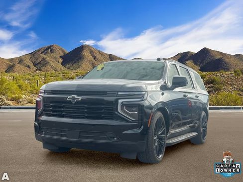 Used 2025 Chevrolet Suburban RST w/ RST Capability Package AWD/4WD image 2
