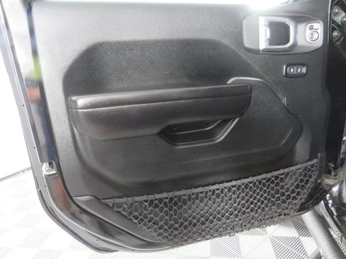 Used 2021 Jeep Wrangler Unlimited Rubicon AWD/4WD image 39