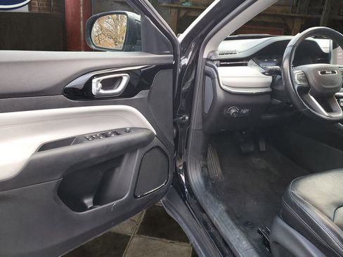 Used 2022 Jeep Compass Limited AWD/4WD image 9