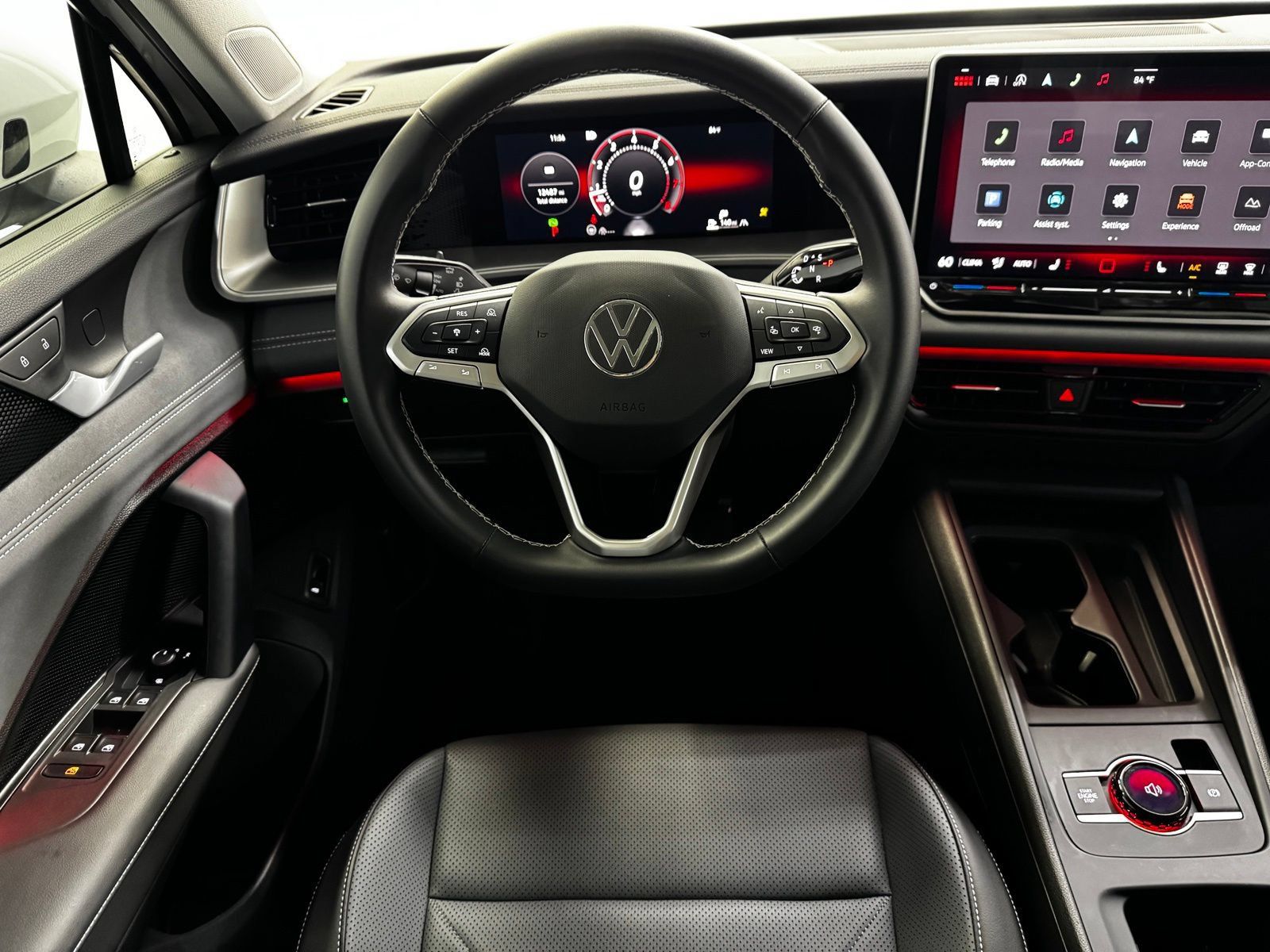 Used 2025 Volkswagen Tiguan SE AWD/4WD image 16