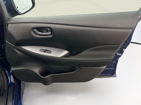 Used 2024 Nissan Leaf S image 32
