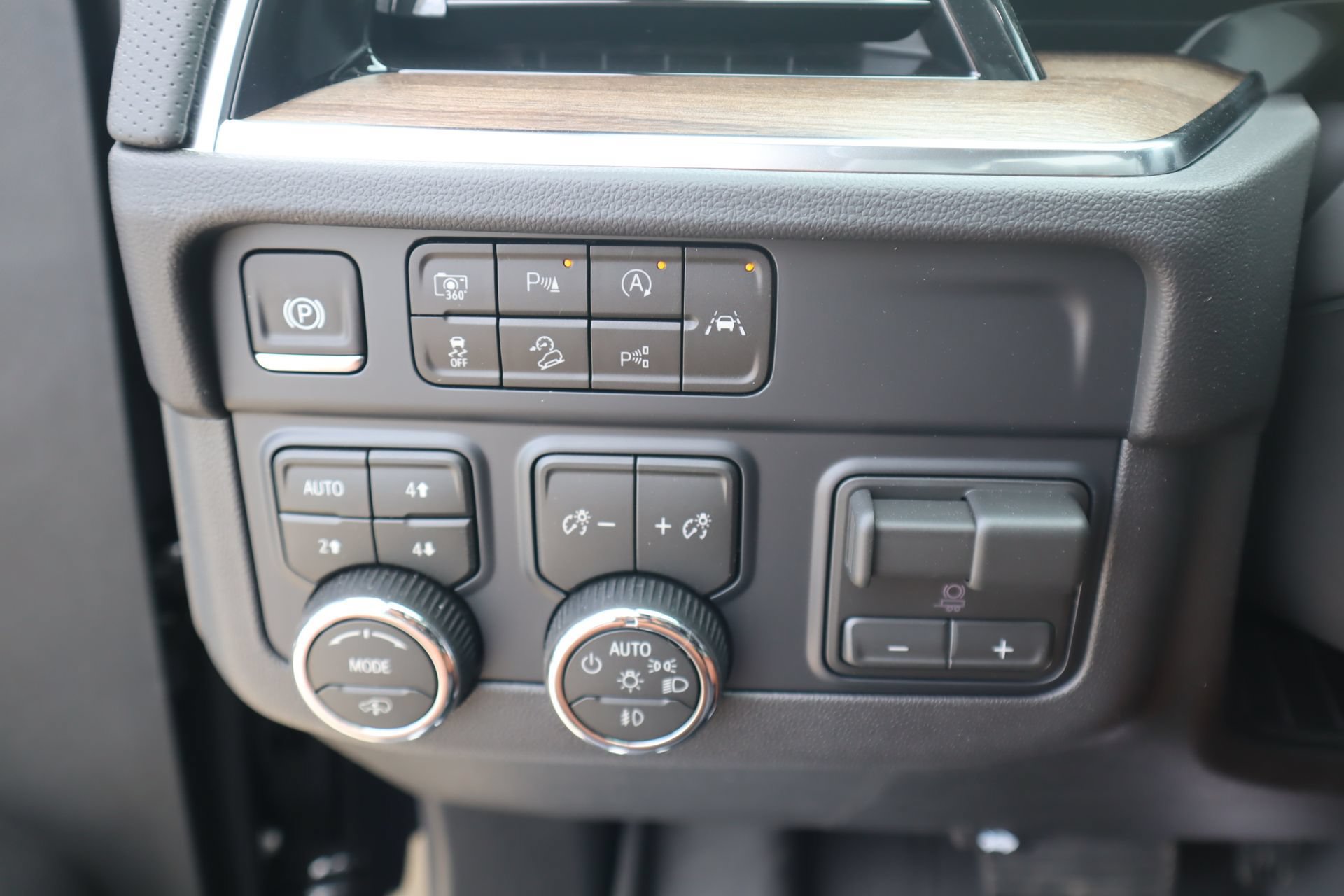 New 2026 Chevrolet Tahoe High Country AWD/4WD image 18