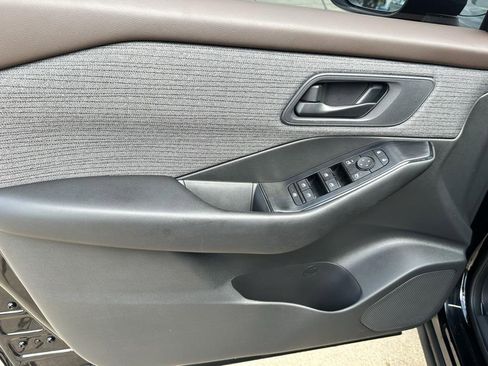 Used 2023 Nissan Rogue S image 17