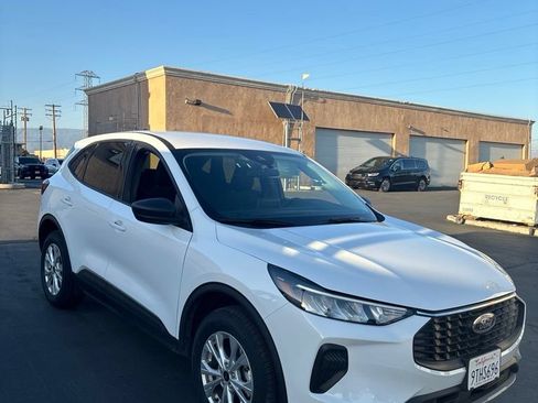 Used 2025 Ford Escape Active AWD/4WD image 3