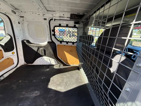Used 2018 Ford Transit Connect XLT image 18