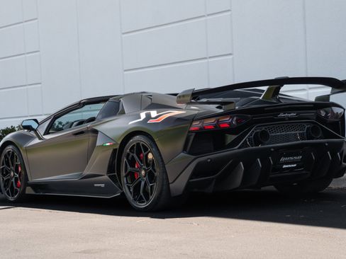 Used 2020 Lamborghini Aventador SVJ AWD/4WD image 39