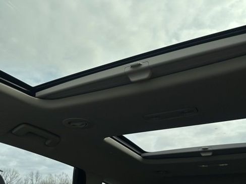 Used 2019 Buick Enclave Avenir w/ Avenir Technology Package image 18