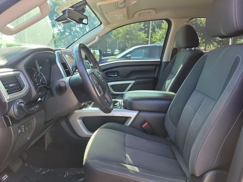 Used 2021 Nissan Titan SV w/ SV Convenience Package RWD image 12