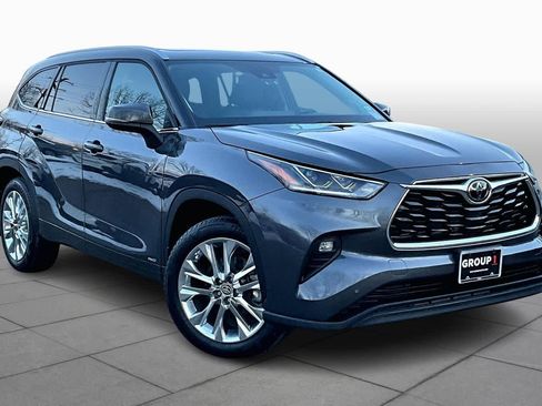 Certified 2025 Toyota Highlander Limited image 2