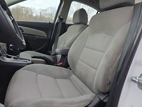 Used 2016 Chevrolet Cruze LT w/ Technology Package image 22