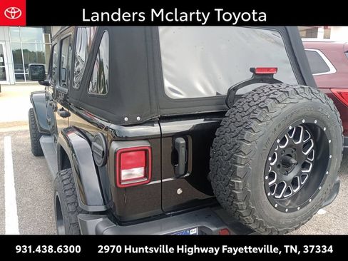 Used 2018 Jeep Wrangler Unlimited Sahara AWD/4WD image 7