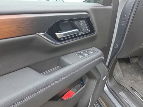 Used 2026 GMC Yukon Denali w/ Denali Reserve Package AWD/4WD image 9