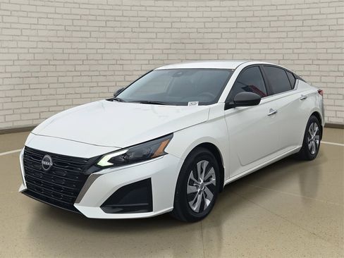 Certified 2025 Nissan Altima 2.5 S image 1