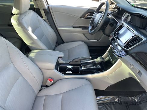 Used 2017 Honda Accord EX-L image 11
