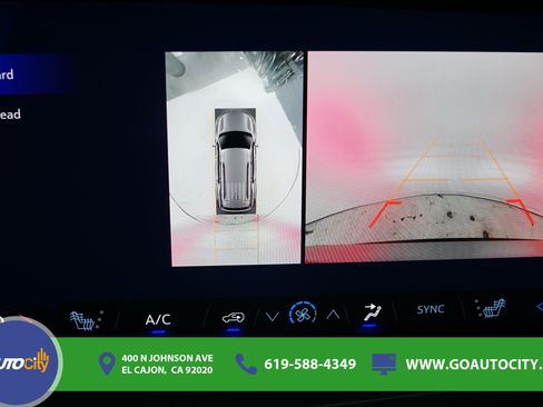 Used 2024 Chevrolet Traverse LT w/ Midnight/Sport Edition FWD image 11