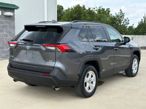 Used 2021 Toyota RAV4 LE AWD/4WD image 4