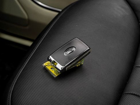 Used 2022 Land Rover Range Rover Long Wheelbase SE image 51