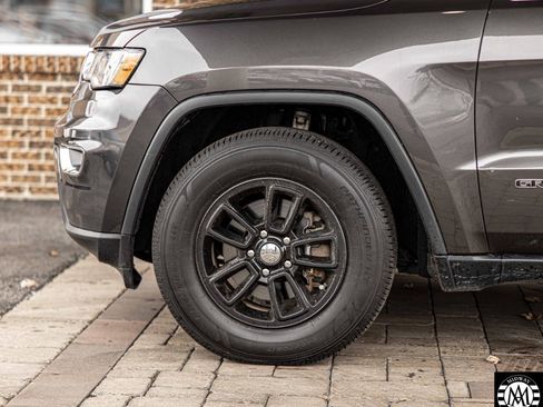 Used 2020 Jeep Grand Cherokee Laredo image 7