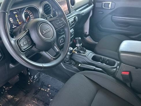 Used 2023 Jeep Gladiator Mojave AWD/4WD image 10