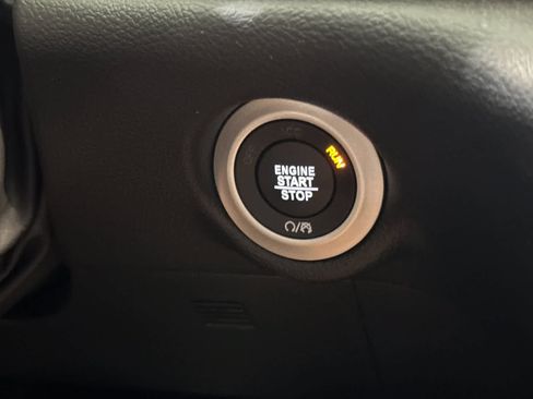 Used 2026 Chrysler Pacifica Select FWD image 24