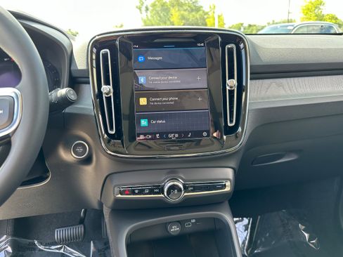 Used 2025 Volvo XC40 B5 Ultra w/ Protection Package Premier image 11