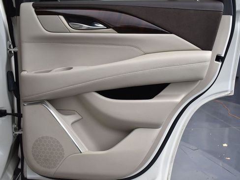 Used 2015 Cadillac Escalade Luxury image 31