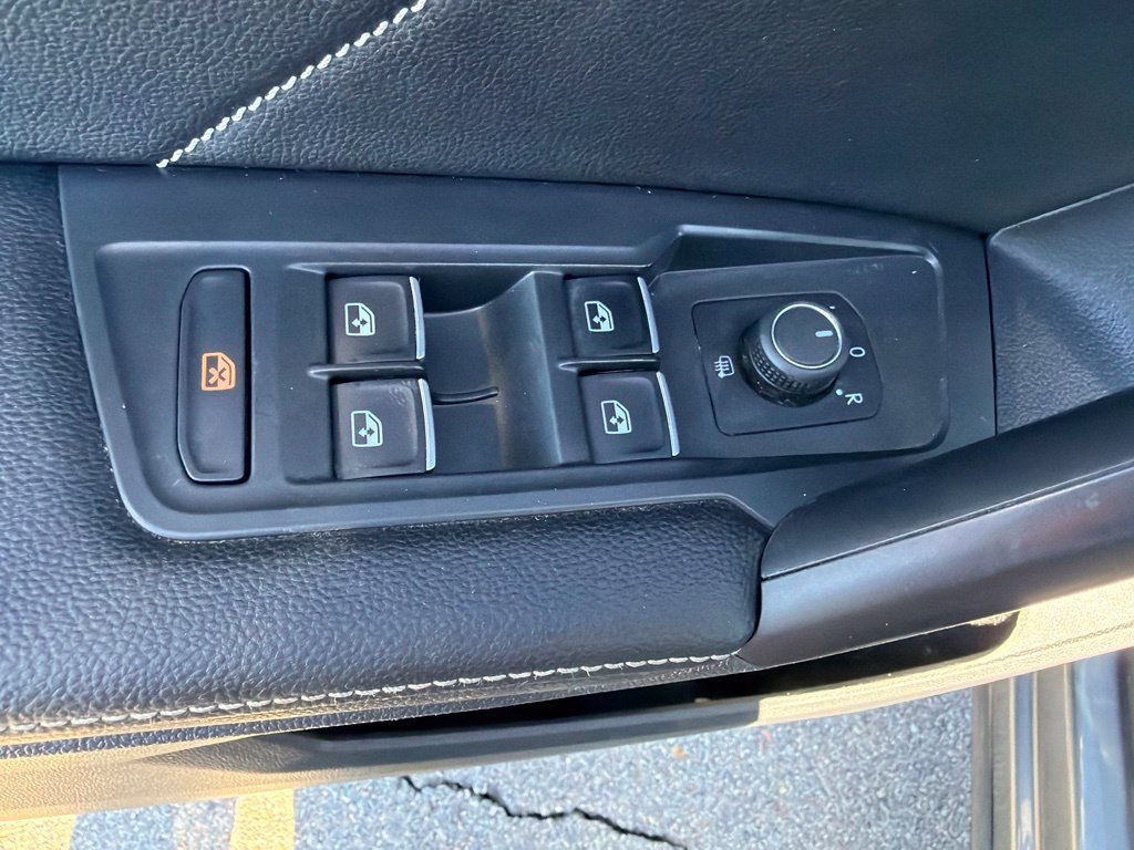Used 2022 Volkswagen Tiguan SE AWD/4WD image 18