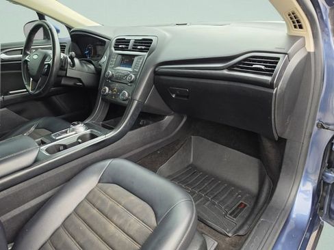 Used 2018 Ford Fusion SE w/ Equipment Group 201A FWD image 14