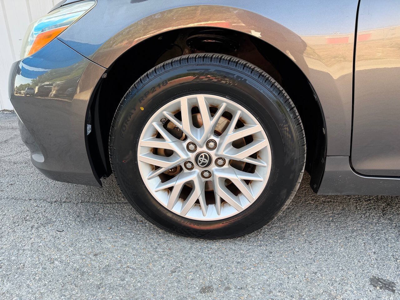 Used 2016 Toyota Camry LE FWD image 33