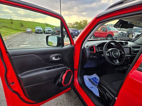 Used 2023 Jeep Renegade Trailhawk AWD/4WD image 11